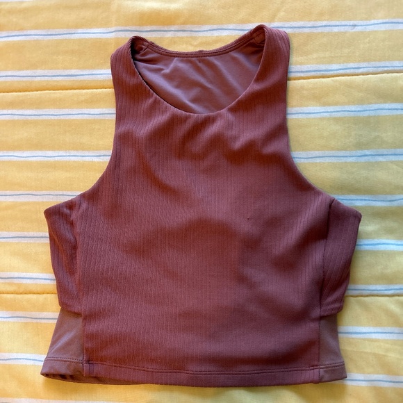 Athletic crop too - Picture 1 of 2